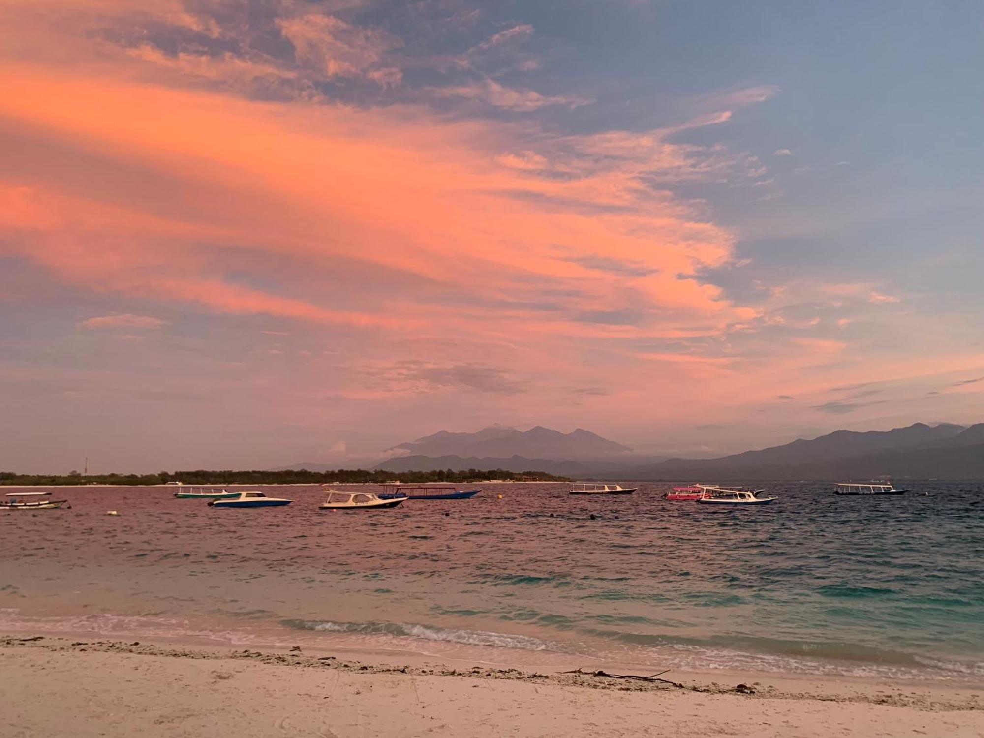 Diversia Diving Club & Bungalows กีลีตราวางัน ภายนอก รูปภาพ