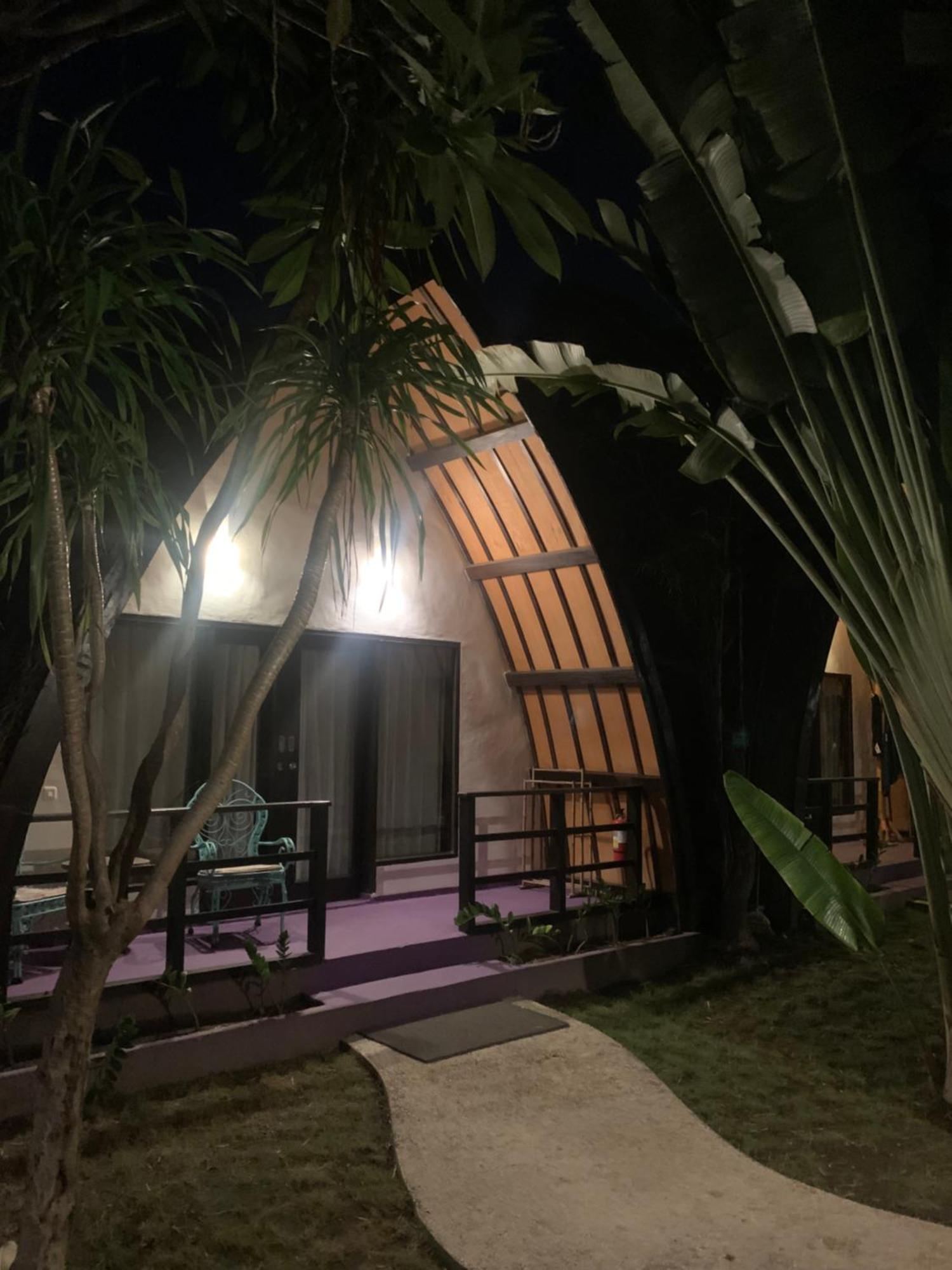 Diversia Diving Club & Bungalows กีลีตราวางัน ภายนอก รูปภาพ