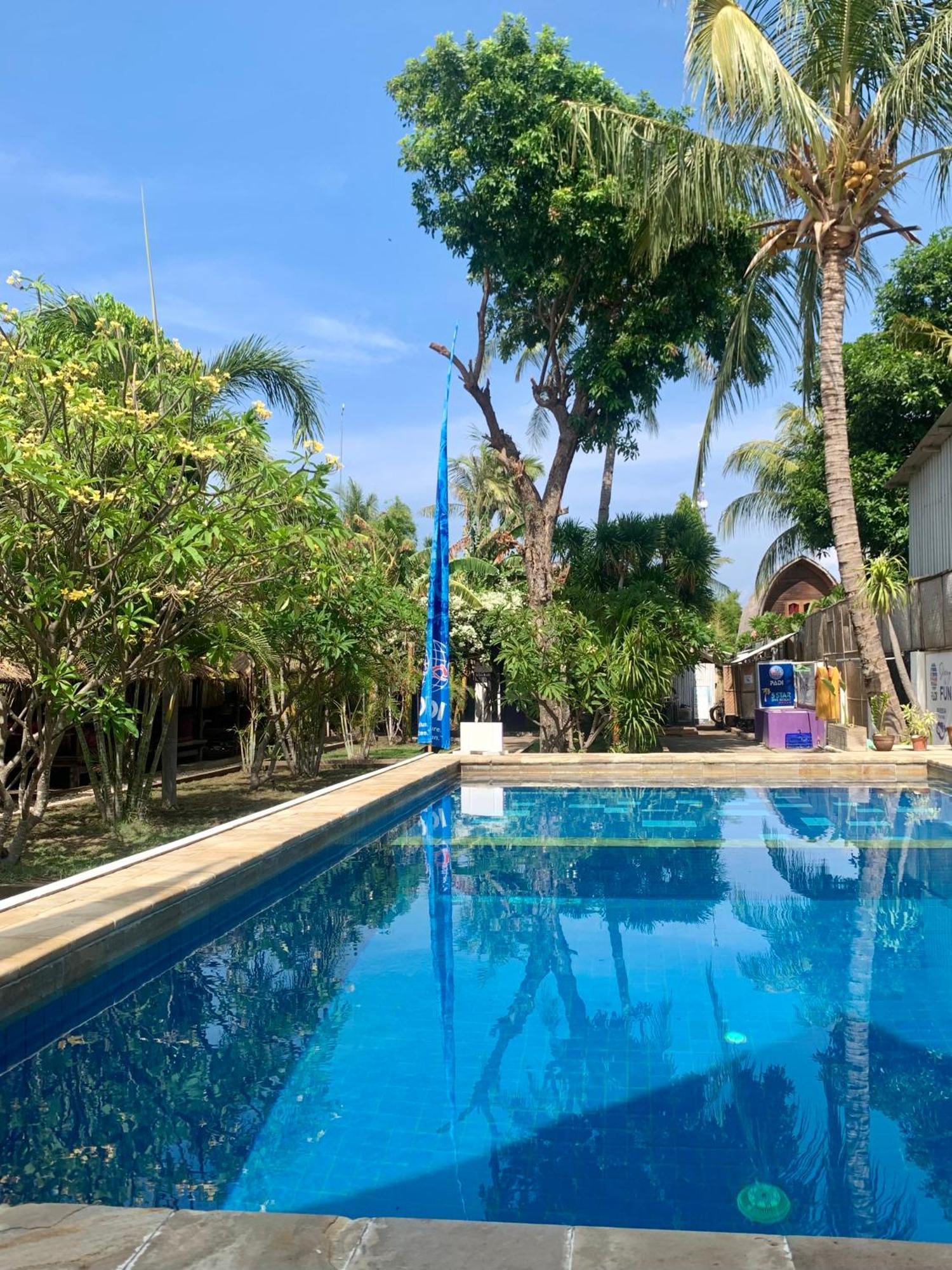 Diversia Diving Club & Bungalows กีลีตราวางัน ภายนอก รูปภาพ