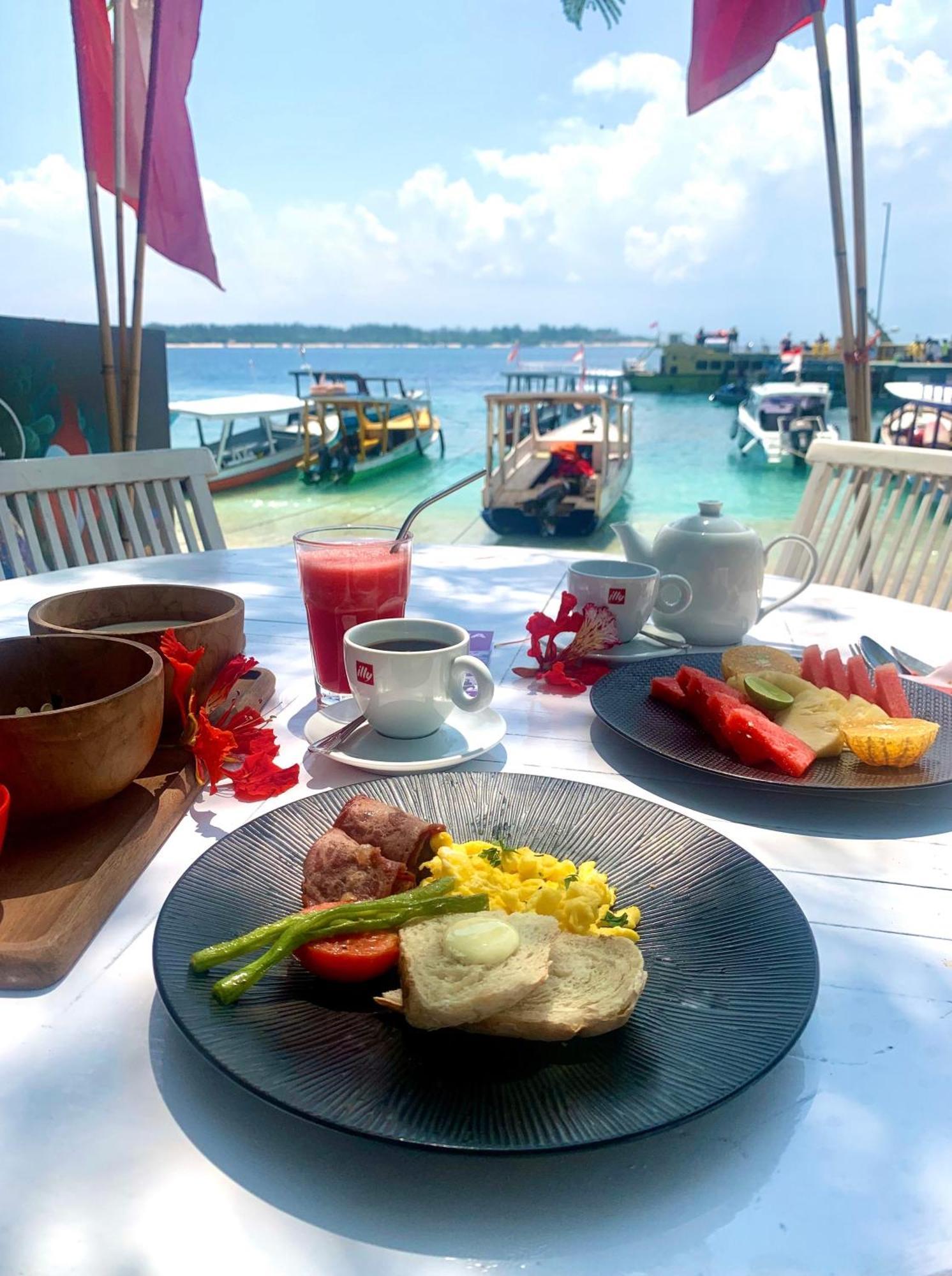 Diversia Diving Club & Bungalows กีลีตราวางัน ภายนอก รูปภาพ