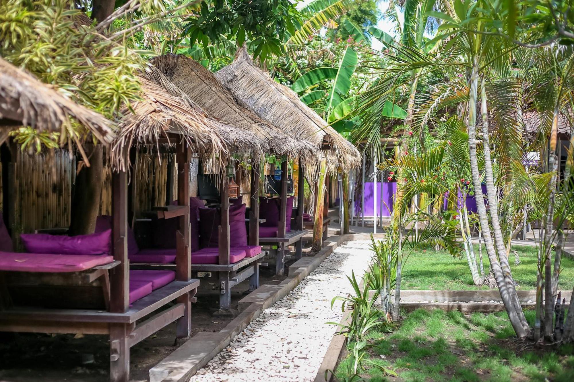 Diversia Diving Club & Bungalows กีลีตราวางัน ภายนอก รูปภาพ